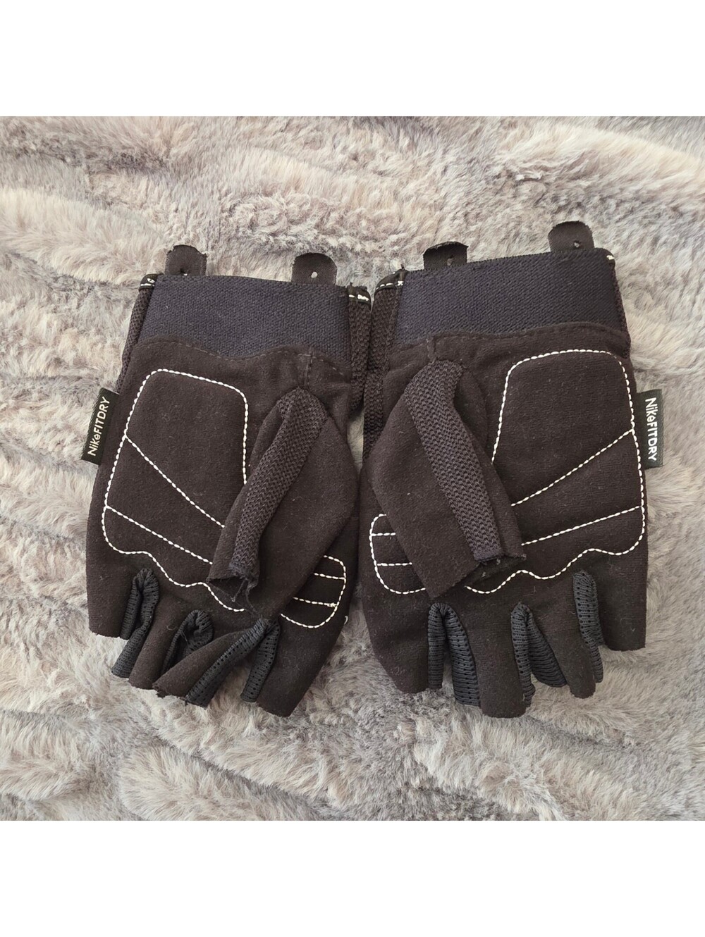 Nike fingerless workout gloves black